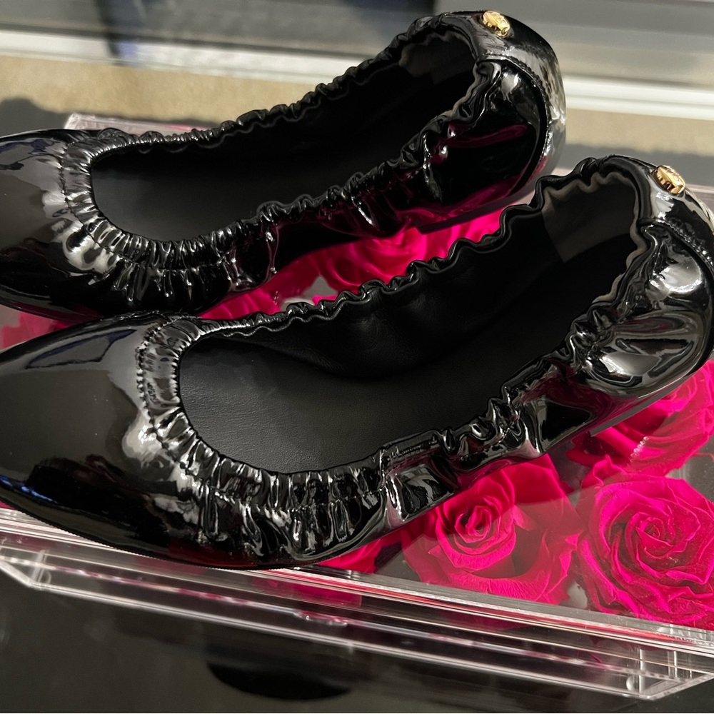 Stewart Weitzman. Gabby scrunched ballet flat size 6